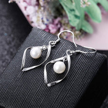 Load image into Gallery viewer, Pearl Drop Twist Drop Earring